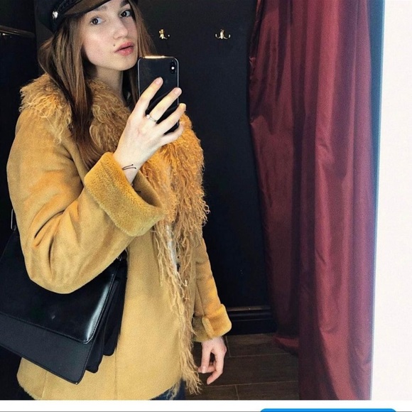 A sheepskin coat with natural sheep fur - Picture 3 of 9